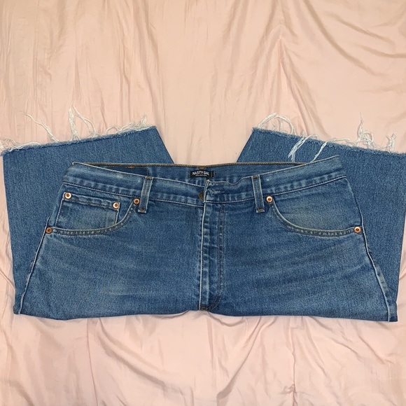 *SOLD* Nastygal x Levi’s denim shorts - Picture 3 of 4